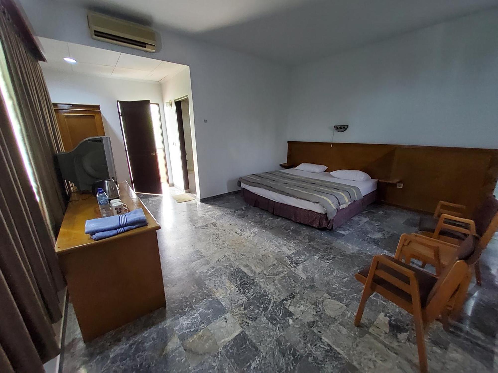 Hotel Kumala Samudra Cikakak Kültér fotó