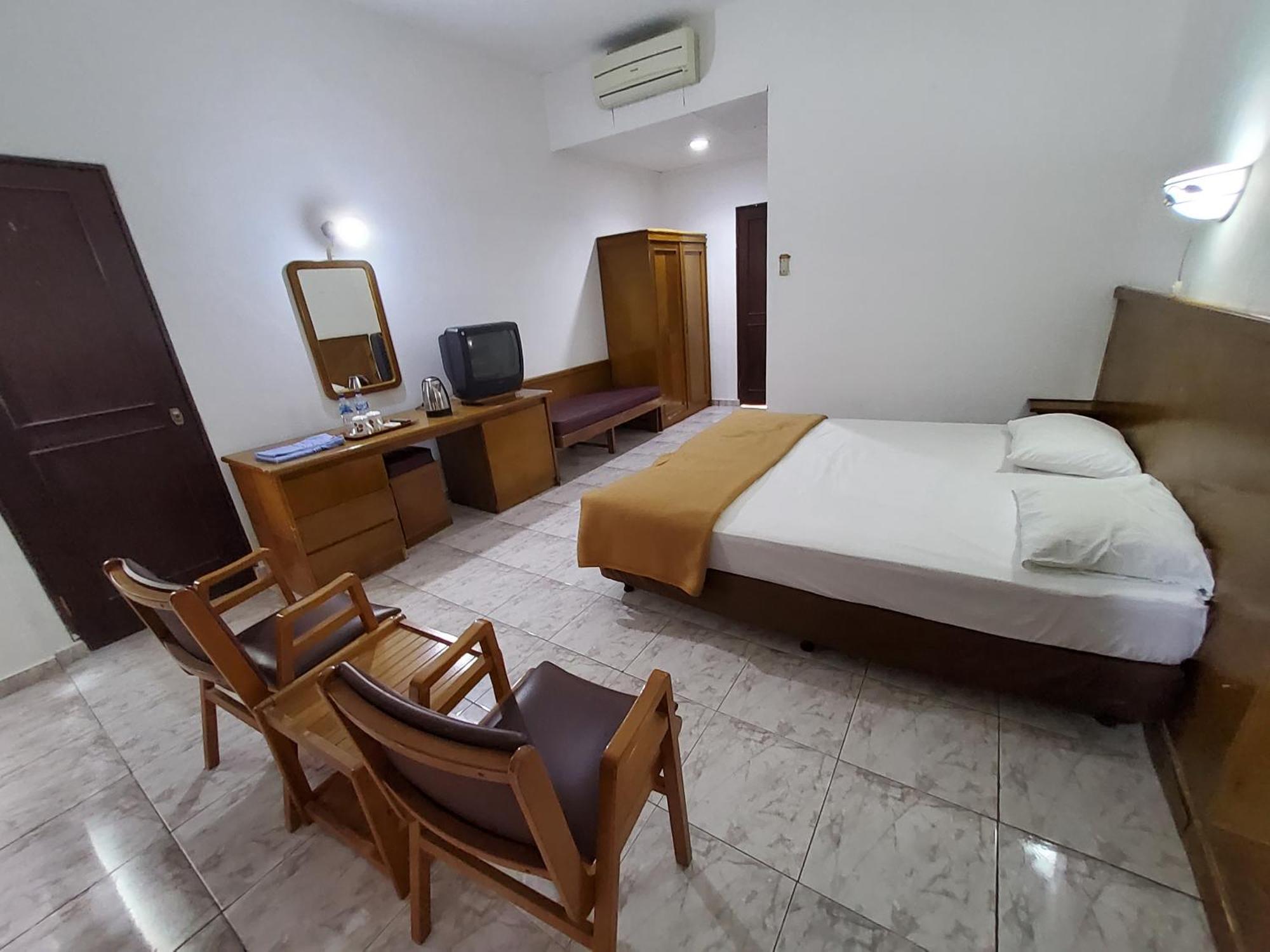 Hotel Kumala Samudra Cikakak Kültér fotó