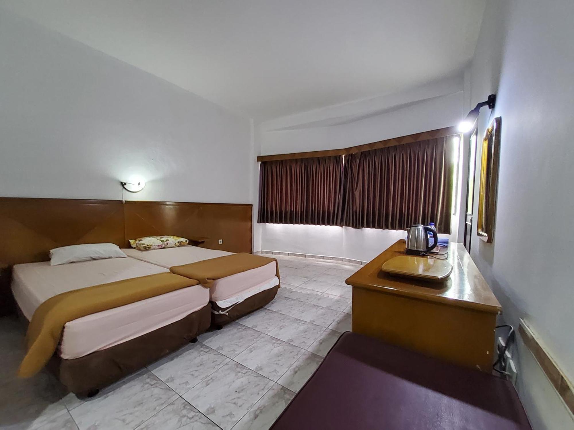 Hotel Kumala Samudra Cikakak Kültér fotó